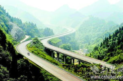湖北沪蓉西高速公路,连接东西部的重要交通枢纽